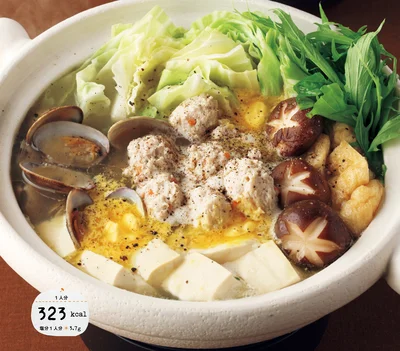 卵黄バターでコクをプラス。ふわふわ肉団子もおいしい「塩バターちゃんこ鍋」