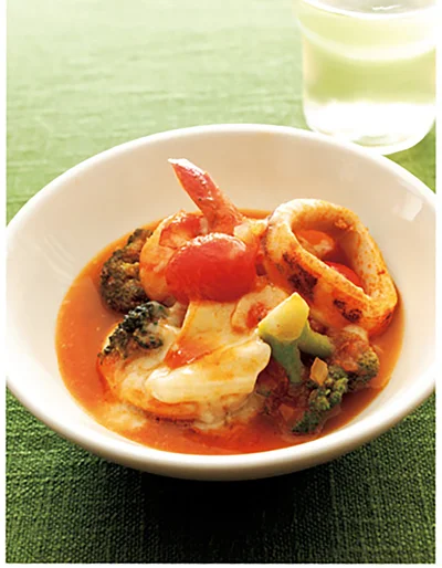 魚介+トマトのうまみにカマンベールチーズのコクをプラス