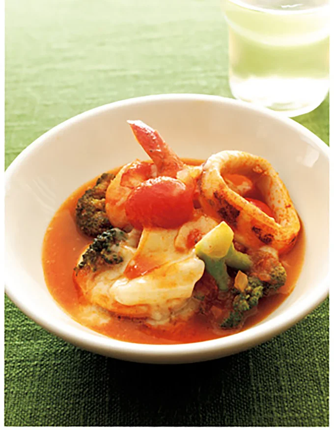 魚介+トマトのうまみにカマンベールチーズのコクをプラス