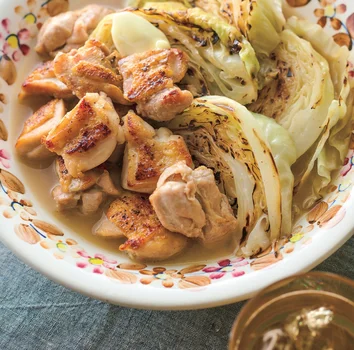 甘みが増したこんがりキャベツ＆とり肉は相性抜群！「とりももとキャベツのバター焼き煮込み」