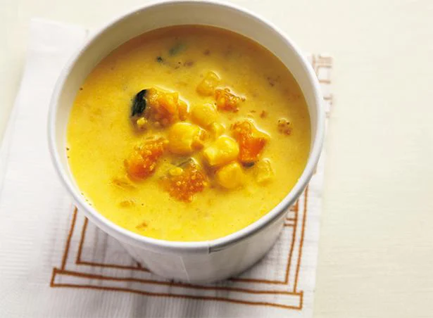 クリームコーン缶で簡単アレンジ！低カロリーの「かぼちゃのチーズコーンスープ」