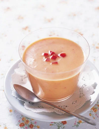 見た目も華やか！パプリカの甘みがおいしい「パプリカとじゃがいもの冷たいスープ」