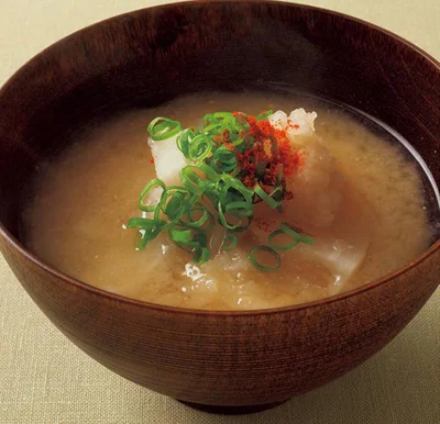 たたいて、おろして。れんこんを二度楽しむ「れんこんのみそ汁」