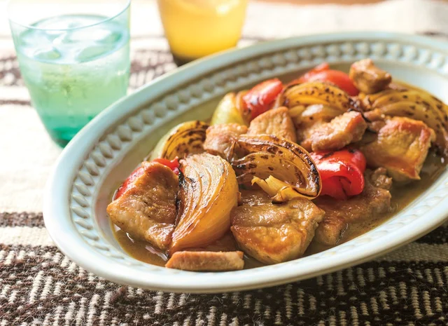 こんがり焼くだけで格段においしさUP！「豚肉と玉ねぎのカレーじょうゆ焼き煮込み」
