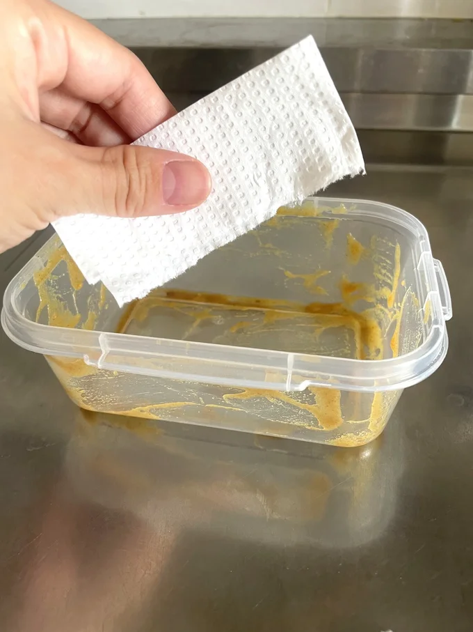 キッチンペーパーを使います（▶次へ）