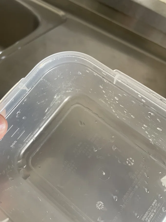 汚れた水を捨てて流水で濯ぐだけでこの仕上がり（▶気になる部分は？）