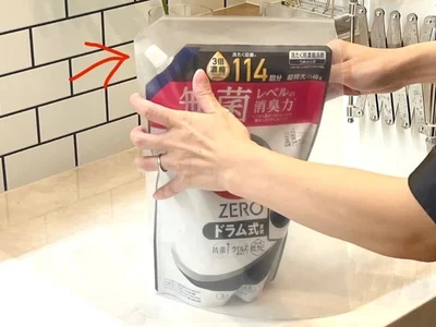 洗剤の注ぎ口をカットした部分に（▶︎注意すべきポイントは？）