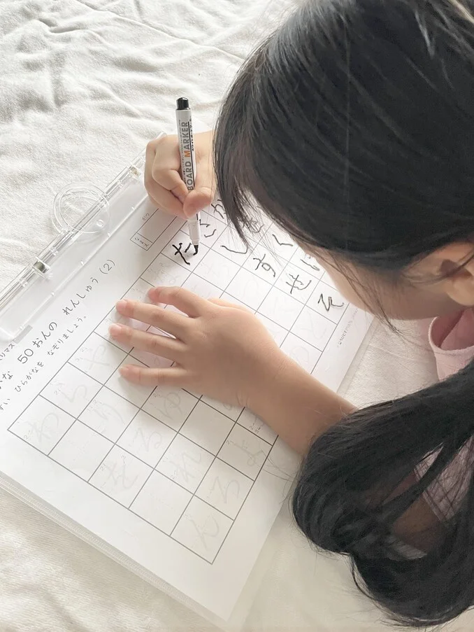 【クリアホルダーの活用術】我が家の娘が楽しんで使う意外な方法とは？