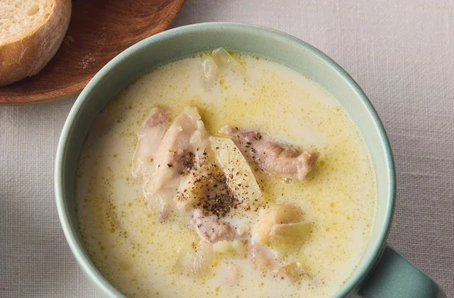 ミキサーなしでトロリなめらか「鶏ももとじゃがいもの豆乳ポタージュ」