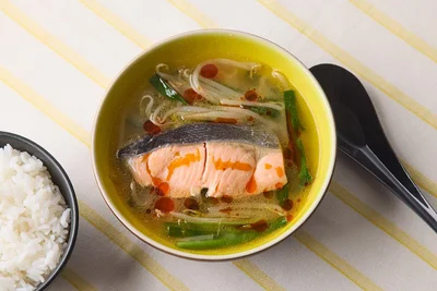 鮭とニラもやしの味噌スープ