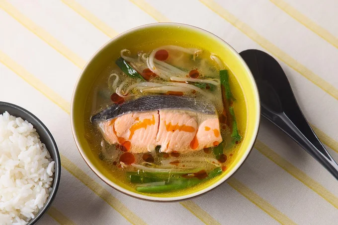 鮭とニラもやしの味噌スープ