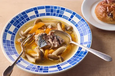 さば缶ときのこのガーリックコンソメスープ