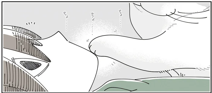 あまりに優しいタッチ！ 徹夜明けに眠っていたら猫にちょっかいを出されました