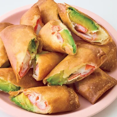 「え、これも春巻きに？！」カレー粉・アボカド・さばで作るアイデア春巻き3選