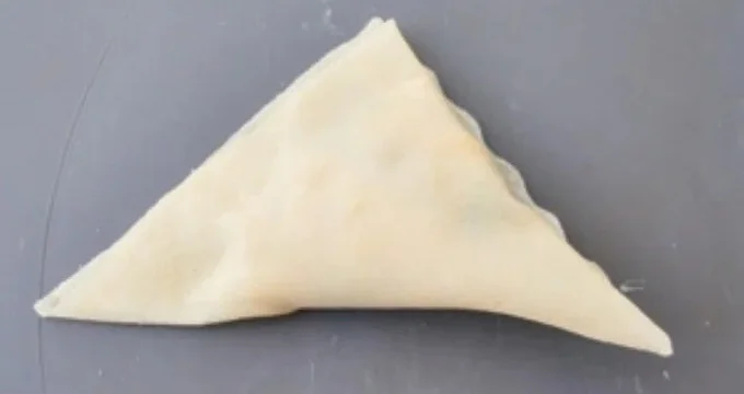 『三角春巻きの包み方』③