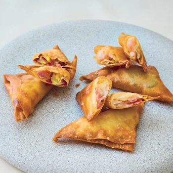 おつまみ・お弁当・おやつにも！アレンジ自在な三角春巻きレシピ3選