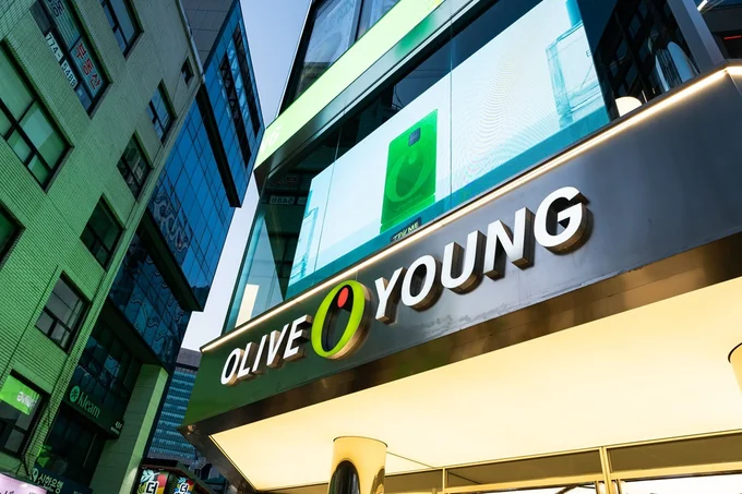 オリーブヤングは韓国コスメをチェックするのに欠かせないショップ。韓国旅行で必ず訪れる人も多いはず。