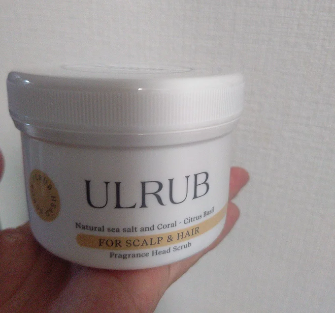 話題のスクラブシャンプー。ULRUB ヘッドスクラブ