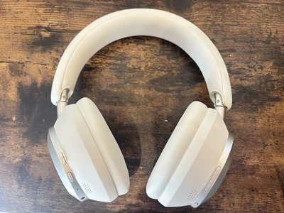 頭や耳の当たり方がソフトなのも好み。Anker Soundcore Space One Pro