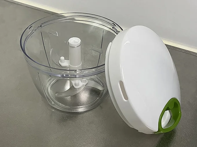 みじん切りがあっという間にできる♪ぶんぶんチョッパー プロ