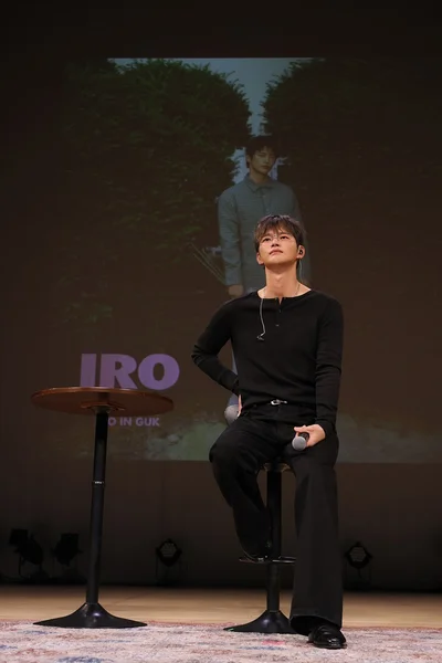 Special mini Album『IRO』を9月3日に発売し、イベントを開催したソ・イングク（写真は2025年9月1日のもの）。顔が小さく脚が長い！