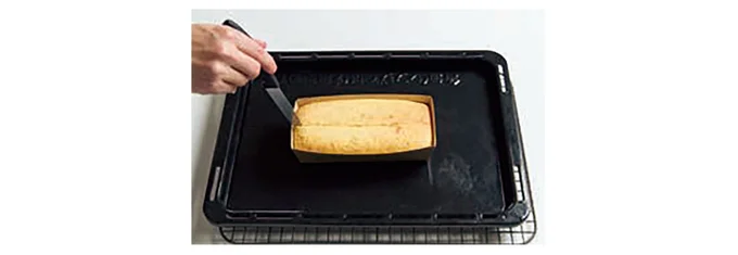 一度取り出して中央にナイフで切れ目を入れ、再び15分焼く