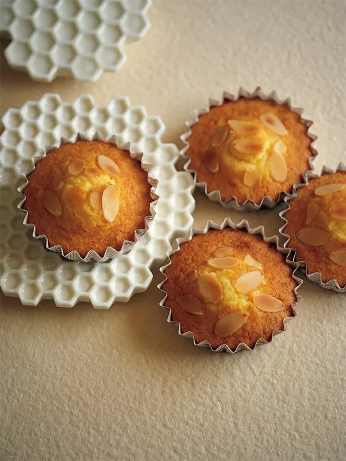 バターの香りと卵の風味、やさしい甘さがどこか懐かしい味