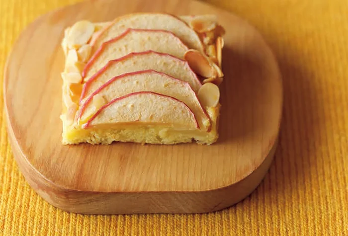 甘酸っぱさと食感の良さがたまらない「りんごケーキ」