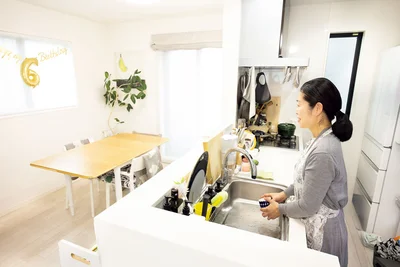 【AFTER】カウンターの上も更地にすれば、家族のコミュニケーションが取りやすく！