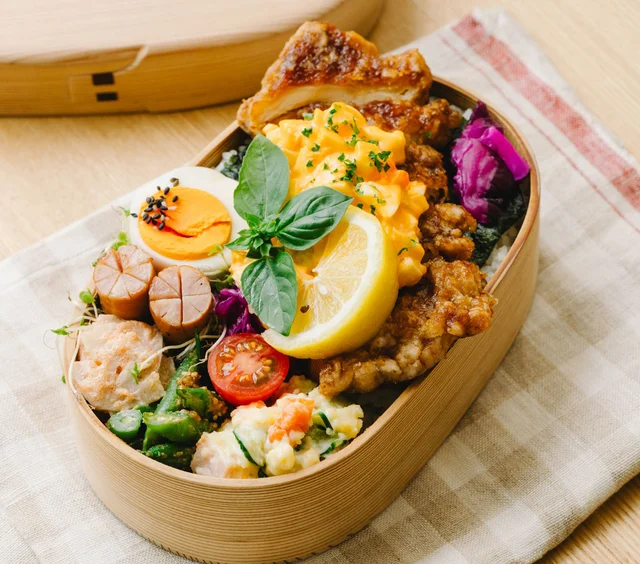 ご飯の上にドーン！ 甘辛ダレでご飯がすすむ「チキン南蛮」