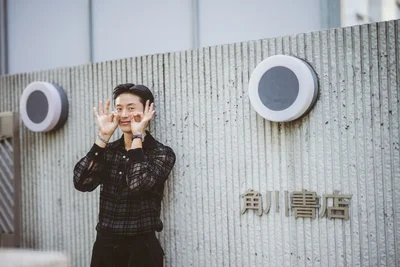 お茶目なポーズも！