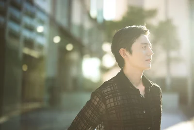 光に包まれて美しいジフンさん