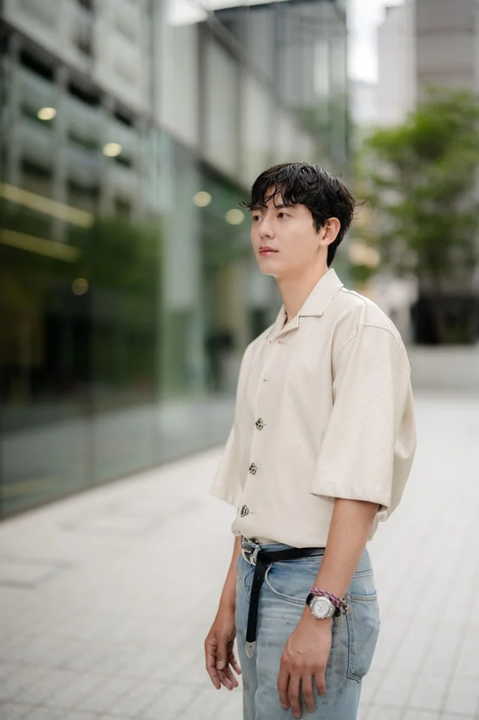 外での撮影にも気軽に応じてくれました！（▶次へ）