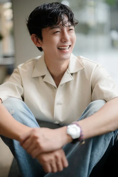 役柄とは違うキュートな表情を見せてくれました（▶次へ）