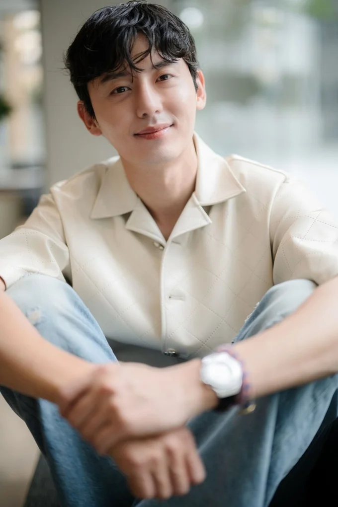 優しい眼差しに周囲のスタッフも癒されて…（▶次へ）