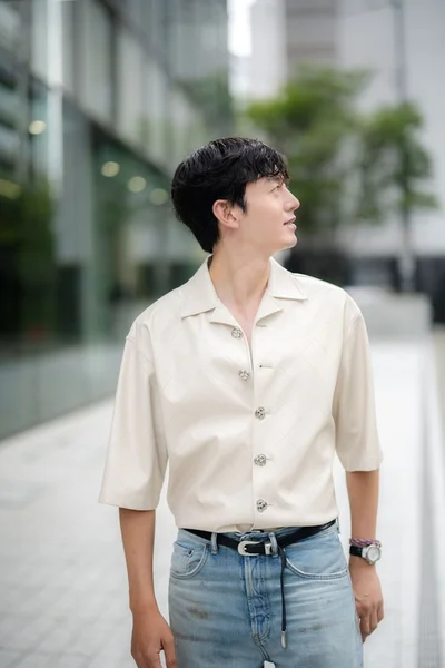 多忙なスケジュールの中の撮影でしたが、たえずあたたかな空気が流れていました（▶次へ）