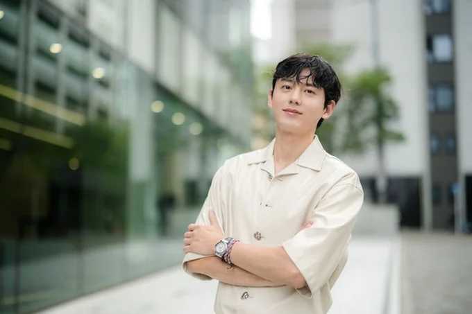 外での撮影にも気軽に応じてくださったジフンさん（▶次へ）