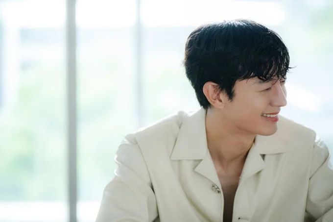 やわらかな笑顔にいやされます（▶次へ）