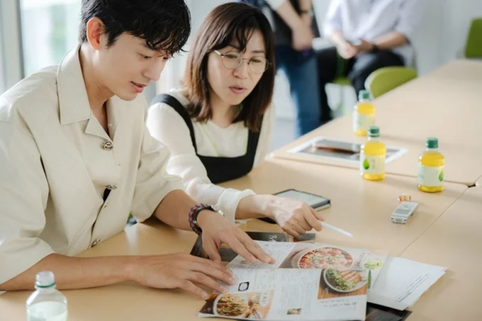 どのお料理が気になりますか？聞いてみたところ…（隣はプロデューサーさん）