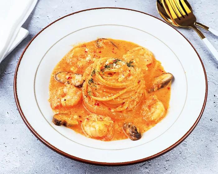 【韓国人オッパ セミのレシピ】日本のSNSでも大バズリ。ちょい辛クリーミーな「ロゼパスタ」