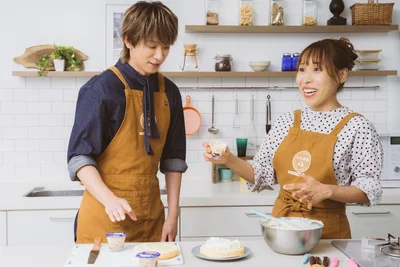 クリームを薄く塗り広げて、プリンをオン！