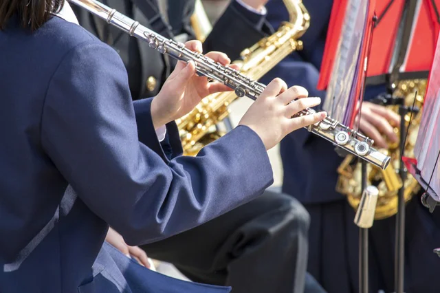 コンクールの練習に疲れ果てた顧問と生徒→“まさかの即興演奏”に「かわいい闇堕ち」 - レタスクラブ