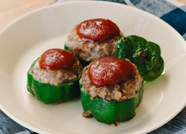 ひと口サイズで食べやすい「ピーマンの肉詰め」