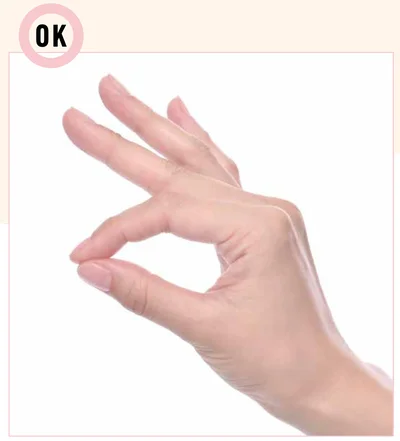 親指と人さし指の腹で皮膚に触れるのが基本です