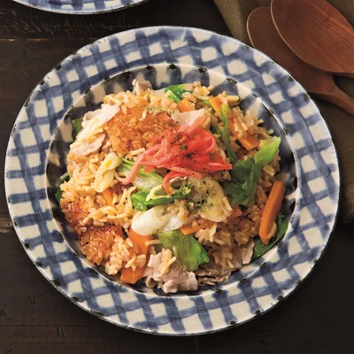 刻んだ麺を混ぜ込み、子どもも大好きなソース味に「炊き込みそばめし」