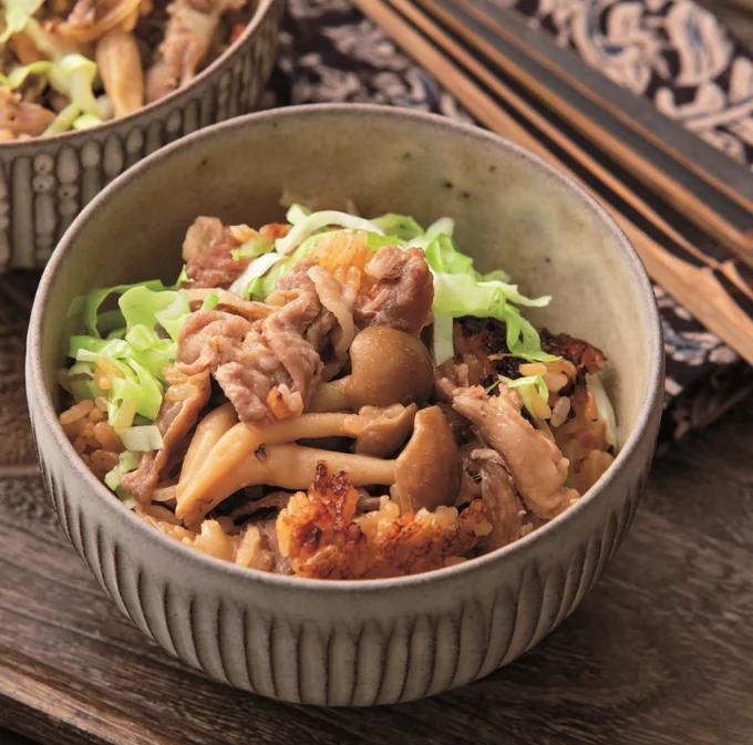後入れのキャベツが程よくしんなり。彩りもよし！「豚しょうが焼き風炊き込みご飯」