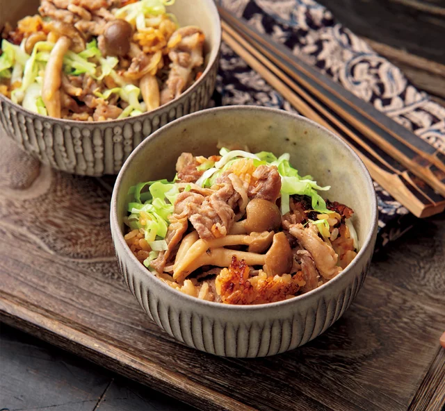 炊飯器でご飯も！おかずも！「おかわり」の声が止まらない「豚しょうが焼き風炊き込みご飯」