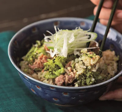 ブロッコリーをまるごとIN! 炊飯器を開けるのも楽しい炊き込みご飯