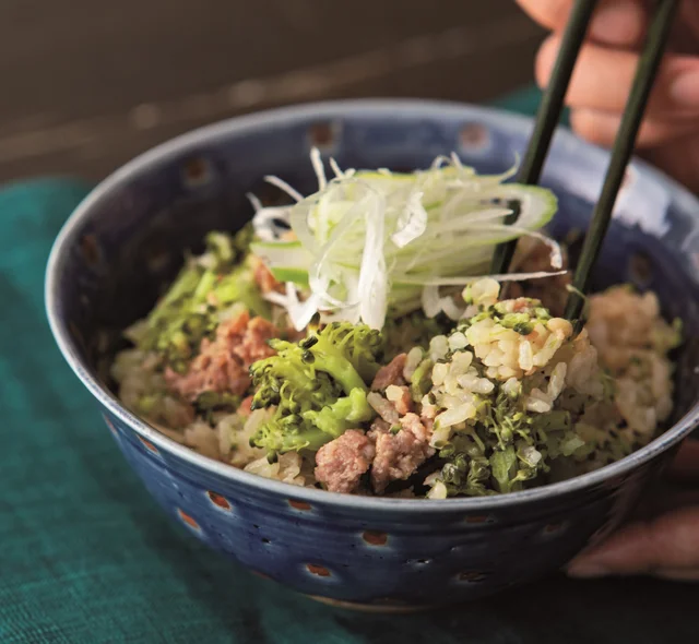 ブロッコリーをまるごとIN! 炊飯器を開けるのも楽しい炊き込みご飯