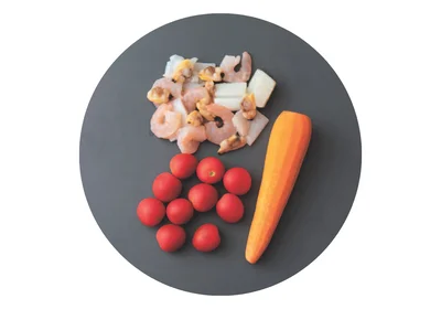 【炊き込む具】冷凍シーフードミックス、にんじん、ミニトマト…さらに後入れする具はこちら！(▶︎次へ)